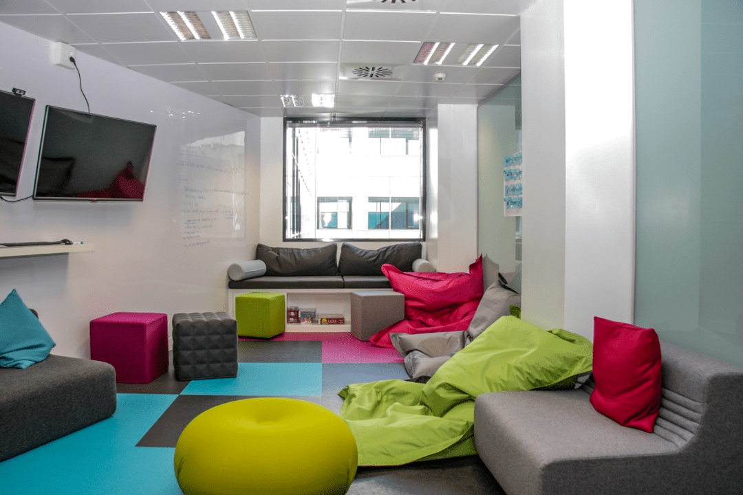reformas-de-oficinas-skyscanner-Creative-room-1