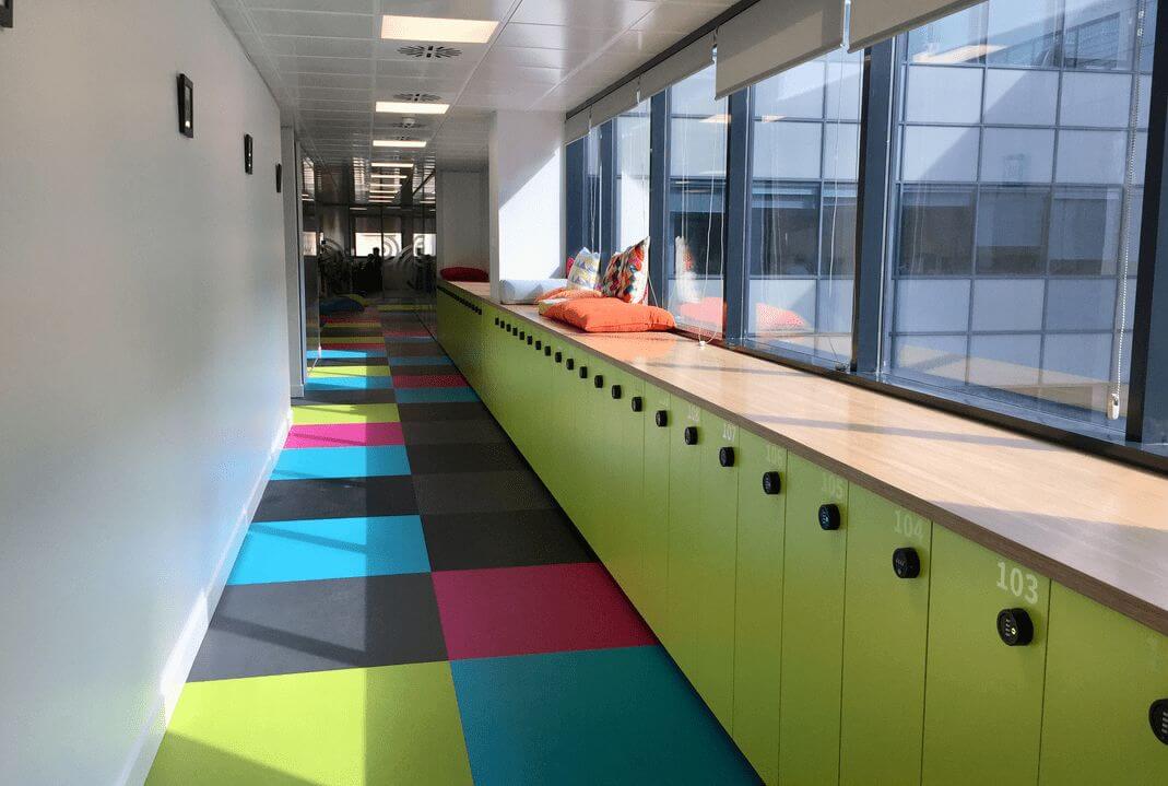 reformas-de-oficinas-skyscanner-fase-3-Pasillo